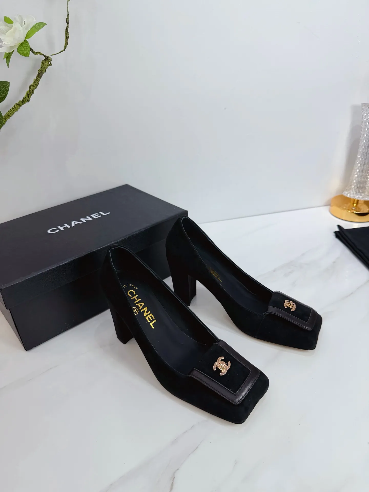 👟👟Ex-factory price 560👟👟 CHANEL 2026 Autumn Martin Boots Single Shoes Sandals Slippers Latest ❤ European Purchasing Agency & Fragrant Grandma’s New Fashion Latest Page 🔛 Small fragrant Martin boots that exude lasting charm ~ The original development supports any comparison in the market 🆚 The so-called smooth and natural lines can restore the original appearance. Many stars have recommended it One of the must-have items in spring. Super comfortable on the feet, really fragrant series... 💝💝💝 1⃣️Fabric: Imported Yangjing 2⃣️Inner: Imported sheepskin 3⃣️Outsole: Imported Italian original original color genuine leather outsole Heel height 8.0 4⃣️Code number: 35 to 39 (customized at 40.41)